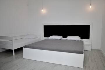Фото номера Семейный номер с видом на море Отель Klaster SeaView Hotel г. Черноморск 2